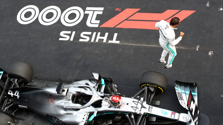 Hamilton jó rajttal húzta be az 1000. F1-futamot Kínában