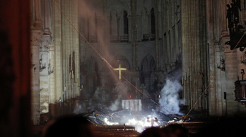 Ilyen durva pusztítást végzett a Notre-Dame belső tereiben a tűzvész