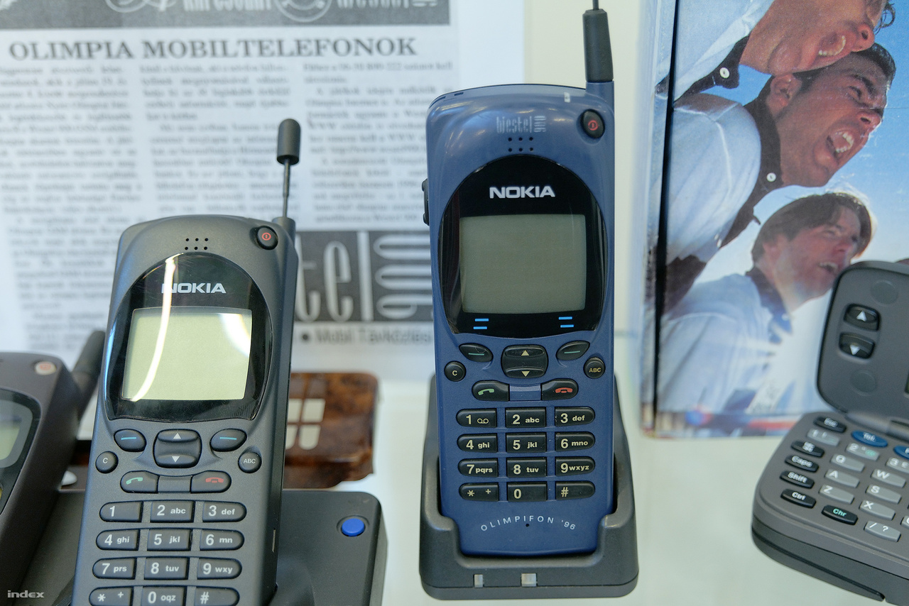 Nokia 2110i "Olimpifon" a Westel 900 1995-1996-ban forgalmazott mobiltelefonja. Az előfizetői csomag igazi 90-es évekbeli különlegességet is tartalmazott: az SMS-ben küldött olimpiai sporthíradót, amit a cég atlantai munkatársai írtak, szerkesztettek és továbbítottak a budapesti központba, ahonnan előfizetők ezrei kapták meg telefonjaikra. A Westel 900 olimpifonos előfizetői ilyen SMS-ből értesülhettek elsők között például arról, hogy Egerszegi Krisztina harmadszor is megvédte olimpiai bajnoki címét 200 méteres hátúszásban. A XXVI. nyári olimpián a magyar csapat amúgy 7 aranyat 4 ezüstöt és 10 bronzérmet nyert, a 21 éremmel 12. helyezett lett az összesített éremtáblán. 
