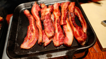 Már napi egy szelet bacon is növeli a bélrák kockázatát