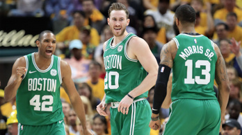 Hayward beindult, söpört a Celtics