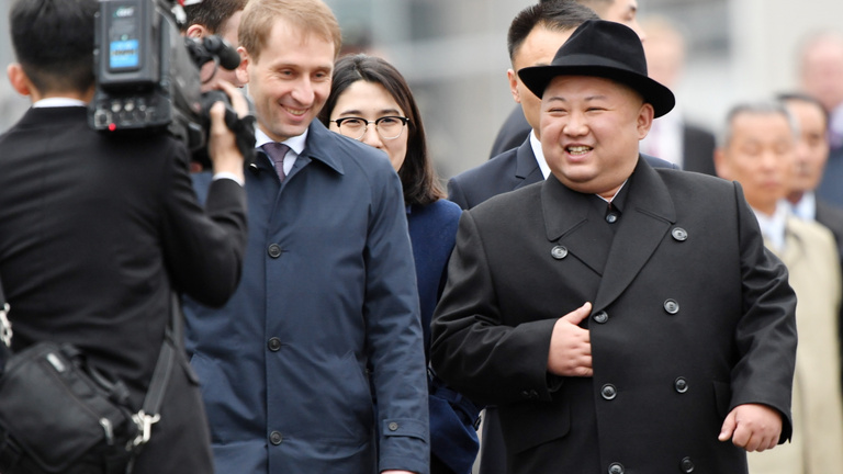 Kim Dzsongun Putyinnal vigasztalódik az amerikai mosolyszünet alatt