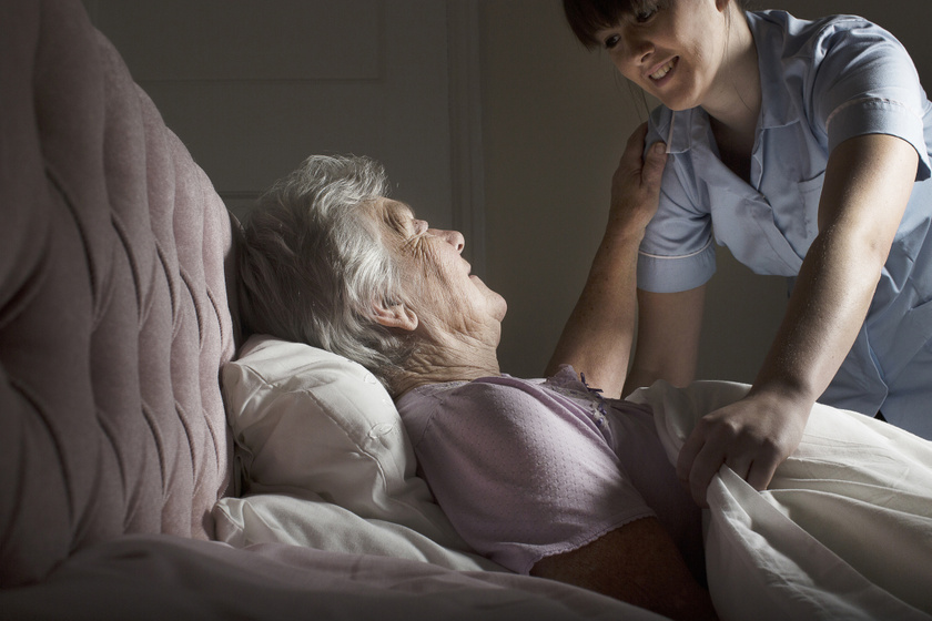 Nagy segítség az otthoni ápolásban: kik igényelhetik az ingyenes hospice-ellátást?