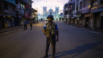 Rajtaütés után tűzpárbaj a Srí Lanka-i merénylet gyanúsítottjai és a hatóságok között
