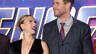Scarlett Johansson és Chris Hemsworth előszedték legjobb dedós beszólásaikat