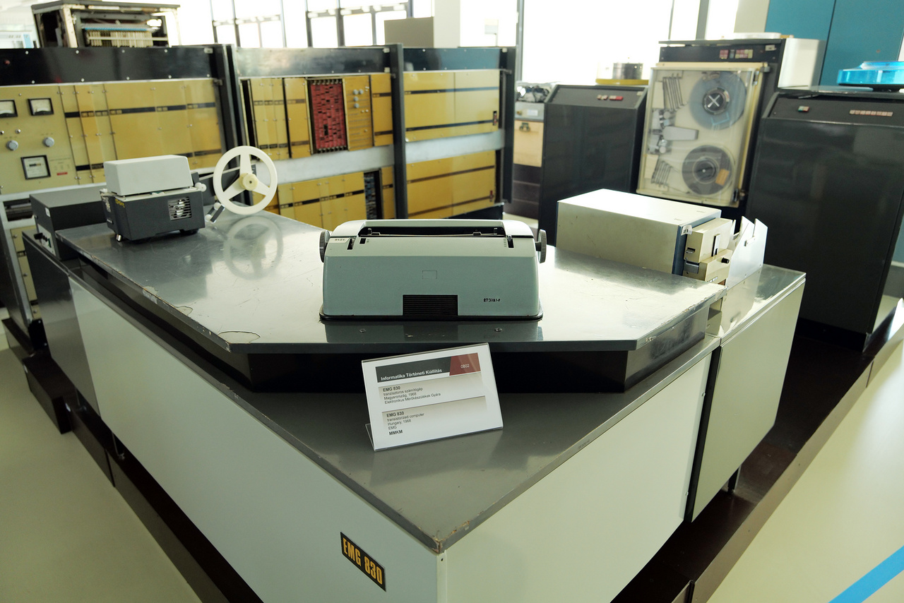EMG-830, az első, teljes mértékben hazai fejlesztésű tranzisztoros, elektronikus számítógép. Terveit az Elektromos Mérőműszerek Gyára készítette el 1968-ban, az 1969-ben elkészült ügyviteli, középkategóriájú, belső programozású moduláris kompjúter 24 bit szóhosszúságú számokkal, másodpercenként 25 000 műveletre volt képes.