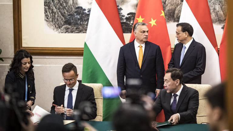 Kínai sikerekkel van kikövezve a magyar külpolitika zsákutcája