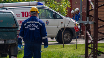 Meghalt egy munkás Kiskőrösön, akit 20 kilovoltos hálózat alatt dolgozva megrázott az áram