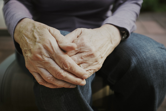 4 szokatlan tünet, ami a Parkinson-kór jele lehet