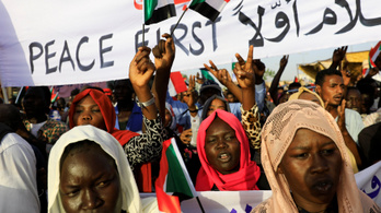 Százezrek követelik a tábornokok távozását Szudánban