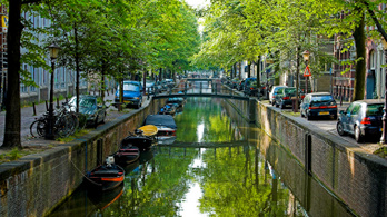 Amszterdam is beütemezte a benzines és dízelautók kitiltását