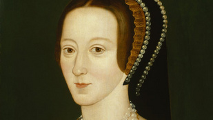 Igaz, hogy Boleyn Anna megpróbált beszélni, miután lefejezték?