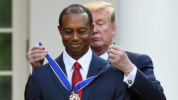 Trump kitüntette Tiger Woodsot