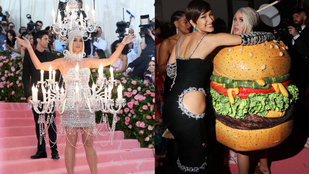 Met-gála besztof: Katy Perry csillárból hamburgerré változott