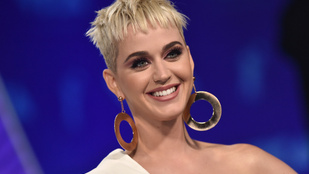 Még a Met-gála estéjén leengedett Katy Perry hatalmas hamburgerjelmeze