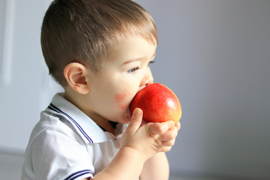 Ekcémás a gyerek, és ételallergiával kezeled? Nem biztos, hogy jó ötlet