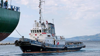 Bajba került egy komp a horvát partoknál 350 emberrel a fedélzeten