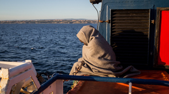 Salvini brutális pénzbüntetéssel sújtaná a menekülteket mentő hajók tulajdonosait