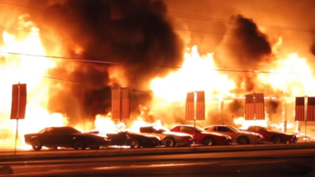 Véletlenül kiégett 27 Chevrolet egy filmforgatáson
