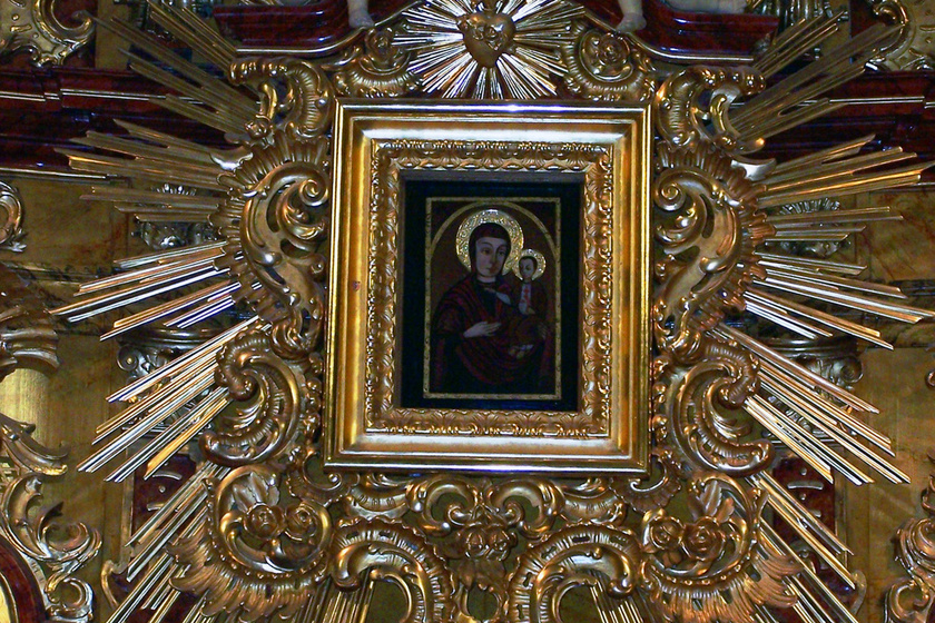 Csoda a máriapócsi templomban: már háromszor könnyezett a Szűz Mária-festmény
