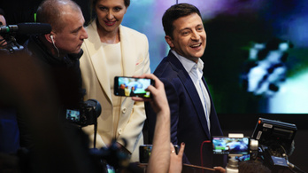 Hétfőn beiktatják Zelenszkijt Ukrajna új elnökének