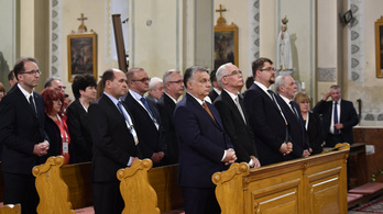 Orbán: Védenünk kell a keresztény hitből kinőtt életformát