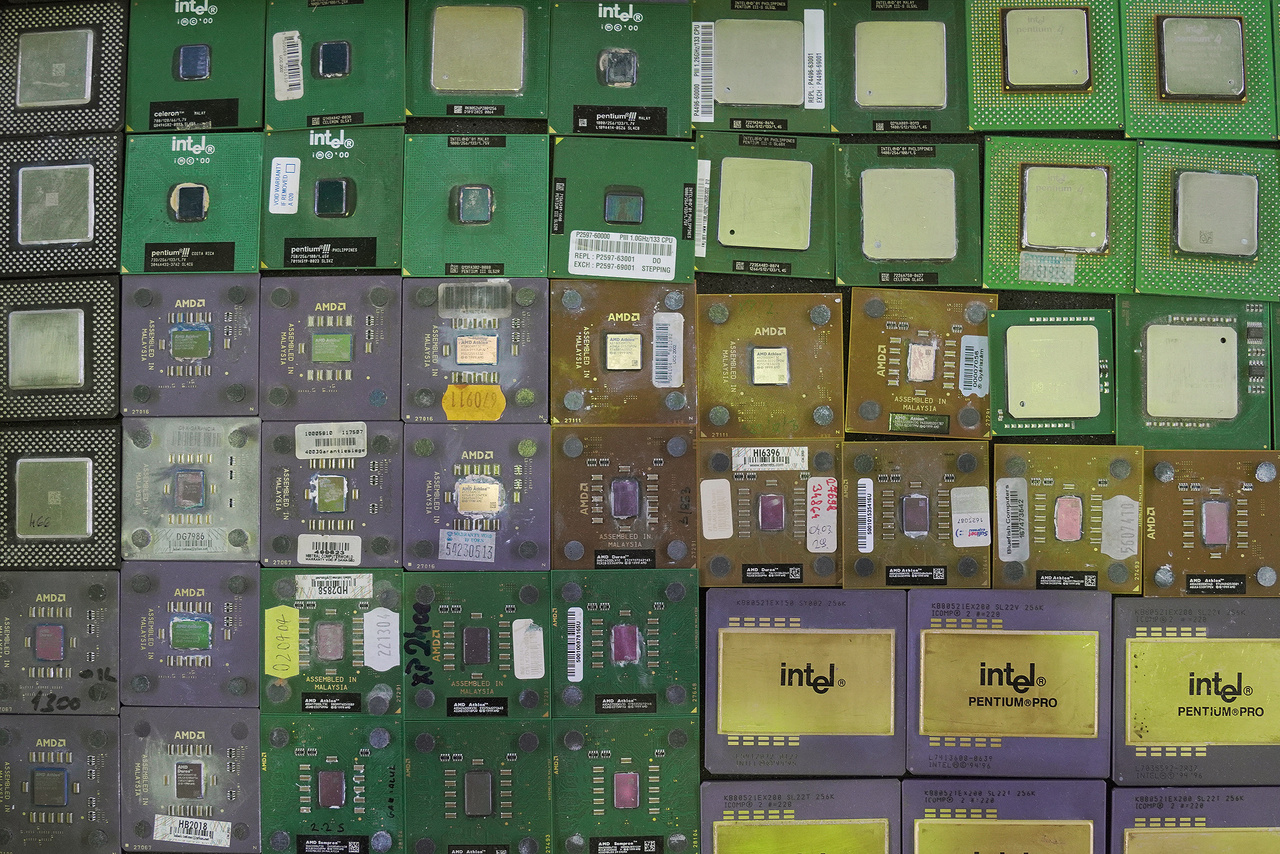 A gyűjtés olyan szenvedély, ami bármi iránt fellángolhat. CPU-t sokan gyűjtenek a világban, egy-egy ritka darab, prototípus, ami évtizedekkel ezelőtt általában a kukában végezte, ma már súlyos pénzekért cserél gazdát.