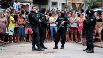 Tizenegy embert mészároltak le egy brazil bárban