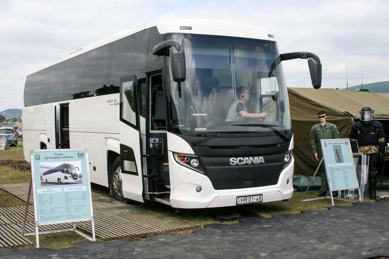 Scania Touring GT-HD oltóbusz. Ezek súlyos járványok, vírusfertőzés esetén, rosszabb esetben, háborúban a hátországban kerülnének bevetésre
