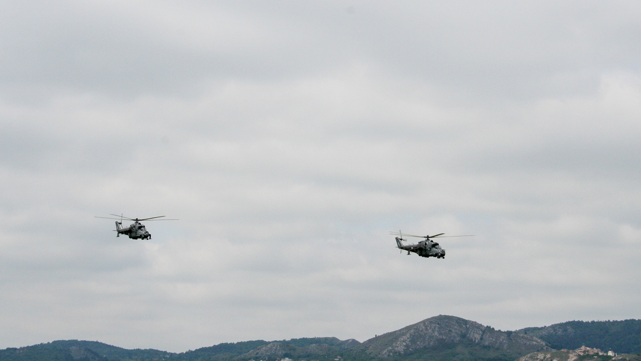 A jelen: két Mi-24 P támad meg egy képzeletbeli őrjáratot