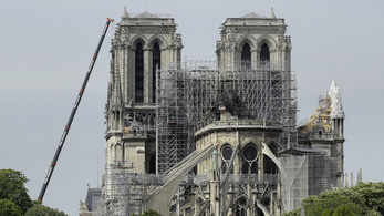 Egy erősebb széltől összeomolhatnak a Notre-Dame falai