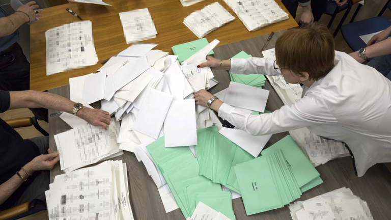 14 ezer fideszes és 12 ezer ellenzéki figyeli majd a választások tisztaságát