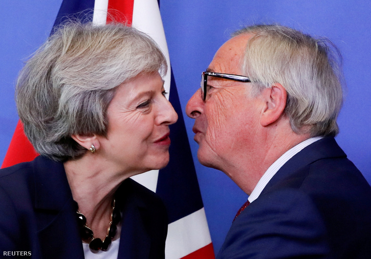 2017. október 17-én Jean-Claude Juncker üdvözölte puszival Brüsszelben. Juncker egyébként nemrég egy interjúban elmondta, hogy olyan helyen nőtt fel, ahol mindenki puszilgatott mindenkit, ezért maradt meg ez a szokása. 