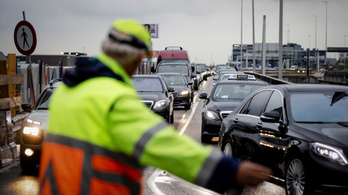 Káoszt okozott a közlekedési dolgozók sztrájkja Hollandiában