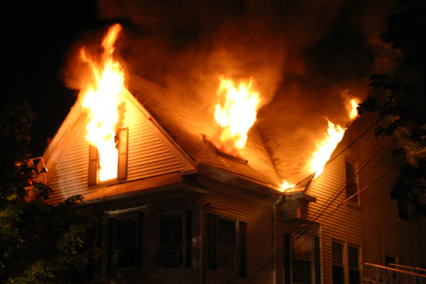 Mit csinálj az ablakkal, ha tűz üt ki a lakásban? 4 életmentő szabály, amit sokan nem ismernek