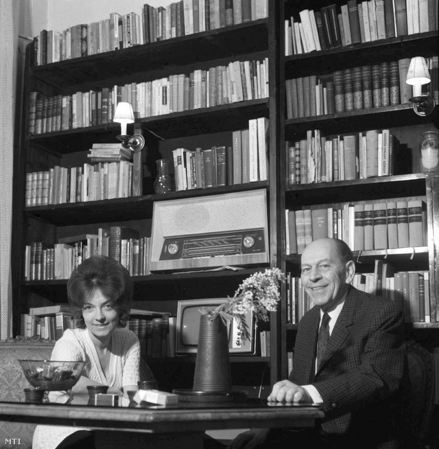  1971. Örkény István otthonában feleségével, Radnóti Zsuzsával, a Vígszínház dramaturgjával.