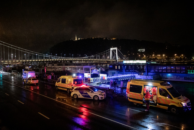 2019. május 29-én, este negyed 10-kor ütközött, felborult és elsüllyedt egy hajó a Dunán Budapesten a Parlamentnél, miután összeütközött egy szállodahajóval.
                        