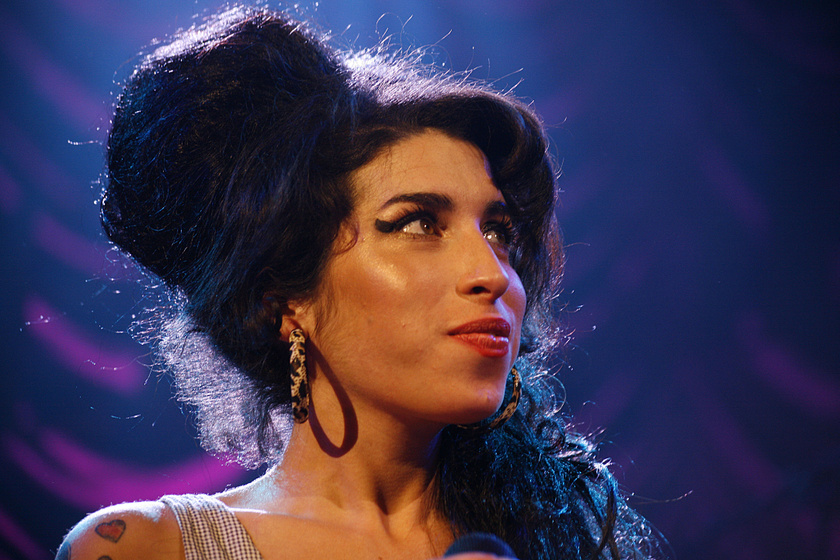 Szívszorító fotón Amy Winehouse - Ijesztően festett az utolsó koncertjén