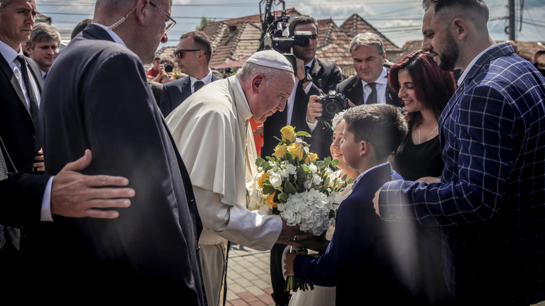 Ferenc pápa balázsfalvi cigányokkal találkozott