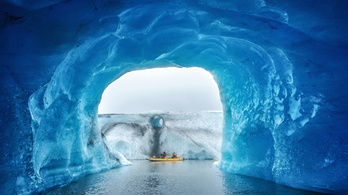 A turisták özönlenek a gleccserekhez, hogy lássák őket, mielőtt elolvadnak