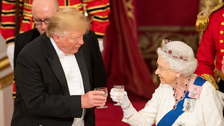 Az angol királynő megszelídítette Trumpot