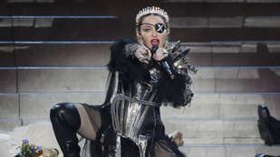 Madonna kissé késve, de kitálalt Weinsteinről