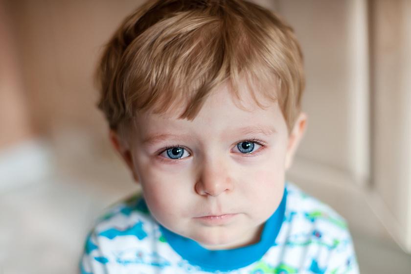 Orrdugulás, nyugtalan alvás, száraz bőr: ételallergiára is utalhatnak a tünetek a gyerekeknél