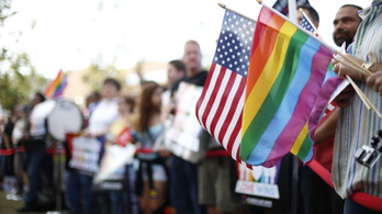 Nem loboghat szivárványos zászló a Pride alatt több amerikai nagykövetségen