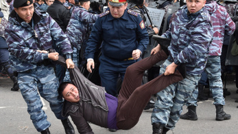 Tömegtüntetések zavarták meg a kazah elnökválasztást