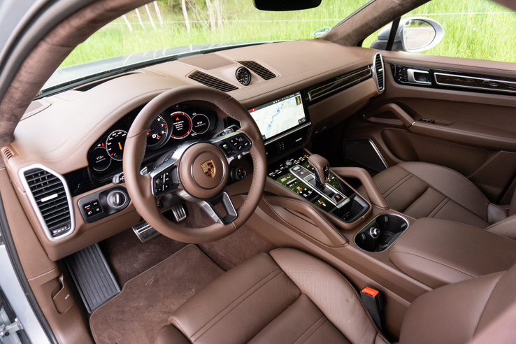 Tipikus Porsche-belsőtér: karakteres, hagyományos és funkcionális