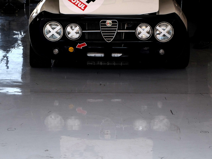 Egy Alfa GTAm igéző nézése
