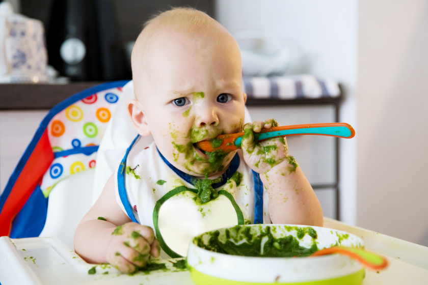 Ezért jó, ha a gyerek nyakig belemászik az ételbe - Hihetetlen, de jó neki, ami neked már kevésbé