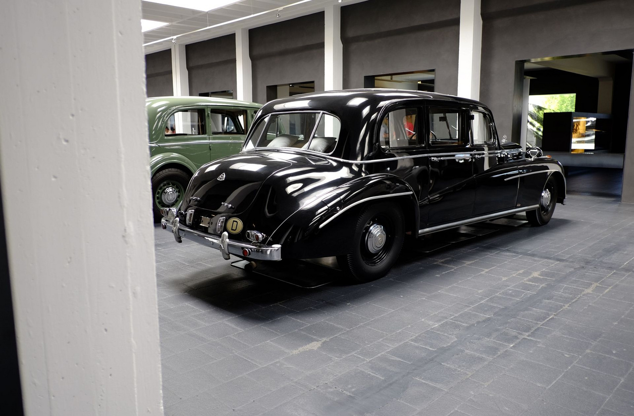 Az 1950-ben történt átalakításhoz Mercedes-Benz 300-as Adenauerről, és BMW 505 Pullman-Limousine-ról származó elemeket használtak. Ezt követően a Maybach Motorenbau vállalat igazgatói járműve lett