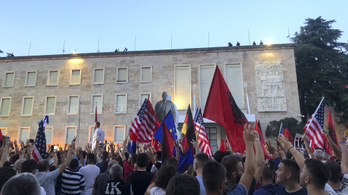 Nagy tüntetés van Albániában a korrupt miniszterelnök ellen
